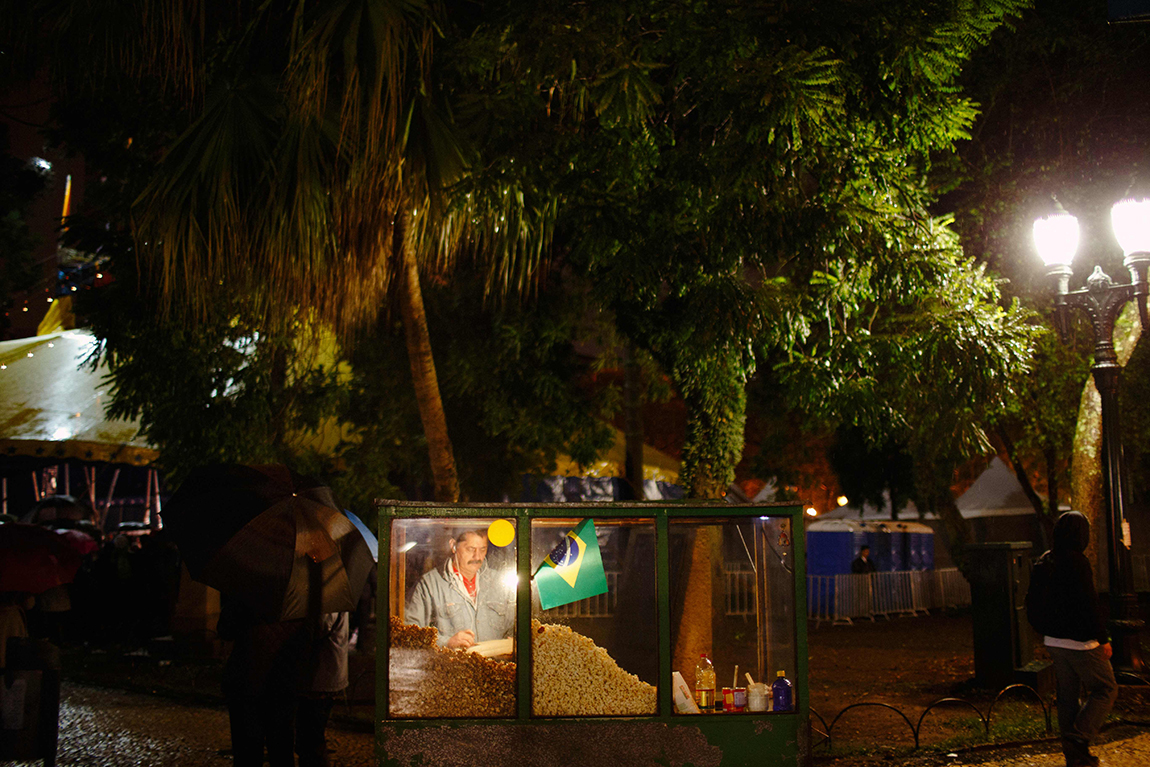 mariana-alves-fotografia-curitiba-dilma-circo-da-democracia (181)