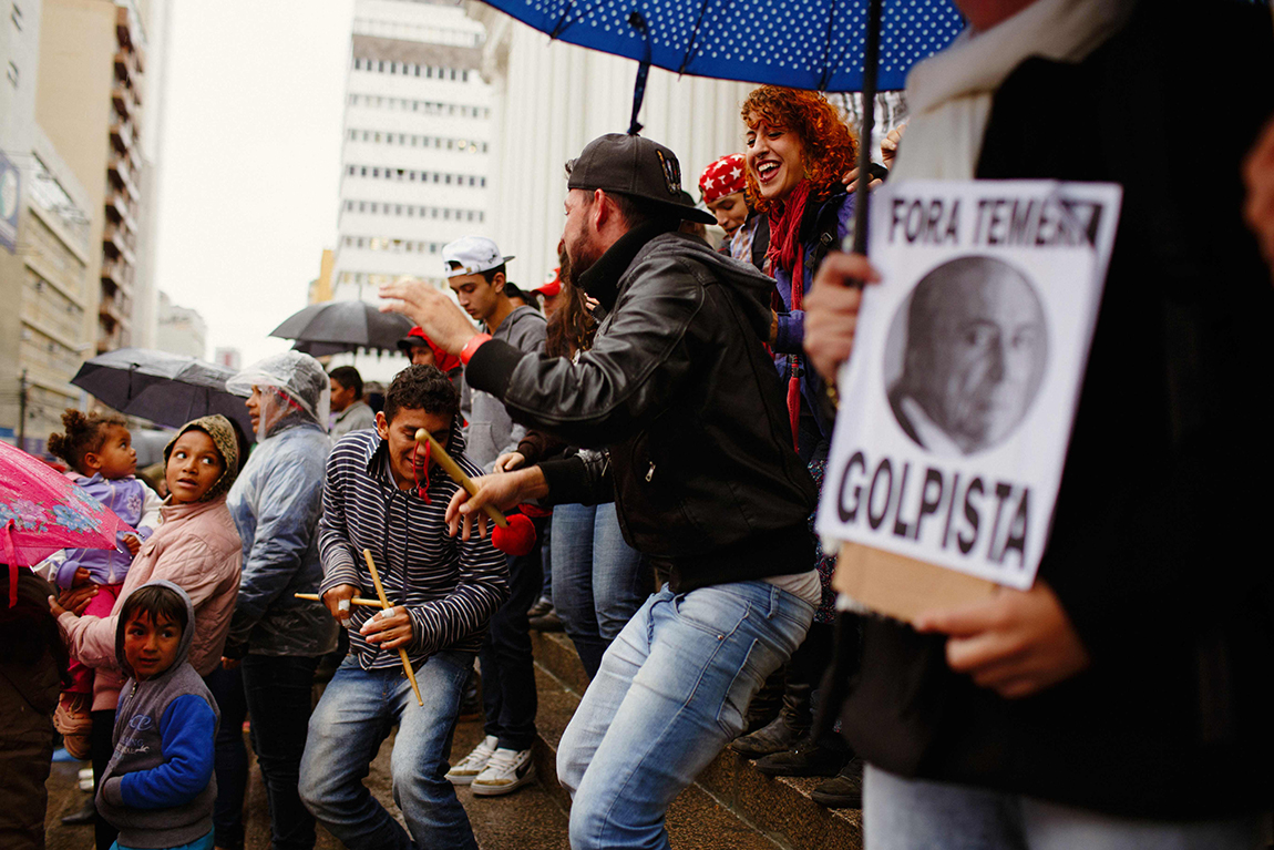 mariana-alves-fotografia-curitiba-dilma-circo-da-democracia (24)