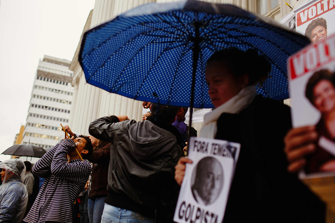 mariana-alves-fotografia-curitiba-dilma-circo-da-democracia (26)