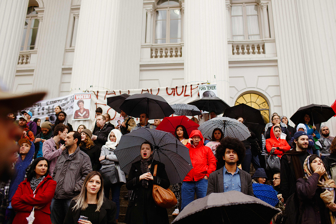 mariana-alves-fotografia-curitiba-dilma-circo-da-democracia (45)