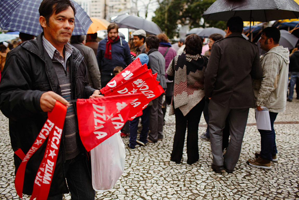 mariana-alves-fotografia-curitiba-dilma-circo-da-democracia (48)