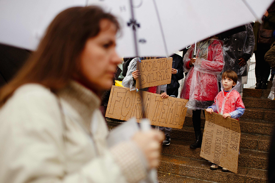 mariana-alves-fotografia-curitiba-dilma-circo-da-democracia (66-2)