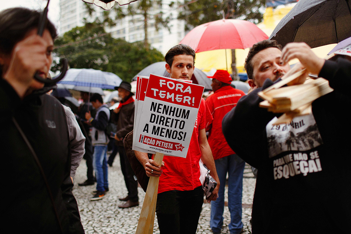 mariana-alves-fotografia-curitiba-dilma-circo-da-democracia (74)