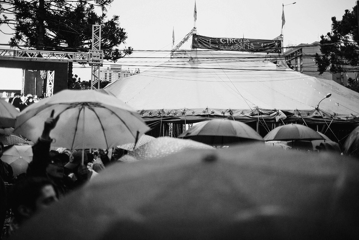 mariana-alves-fotografia-curitiba-dilma-circo-da-democracia (92)